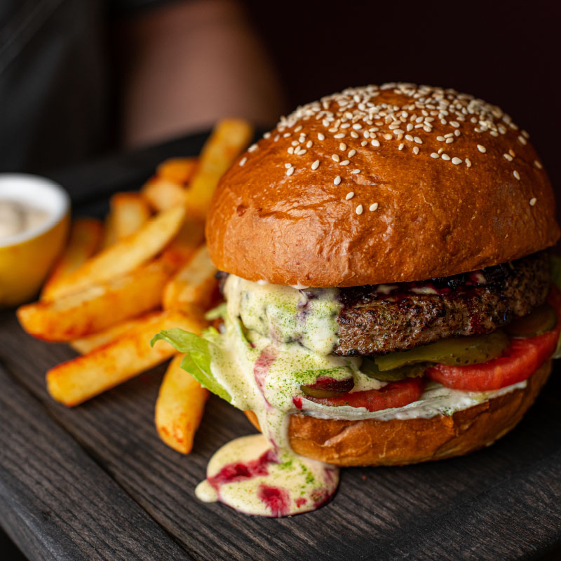 Gourmet burger and gastro chips